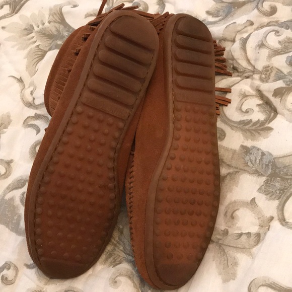 MINNETONKA BOOTIES - Picture 3 of 4